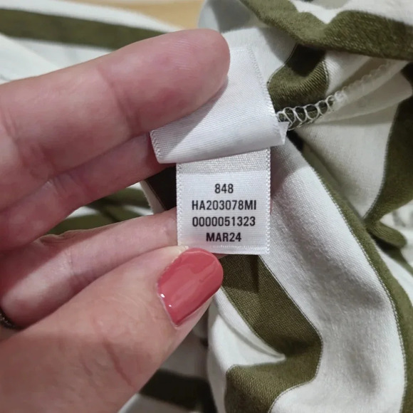 Halogen | Ivory & Olive V-Neck Top - Picture 7 of 8